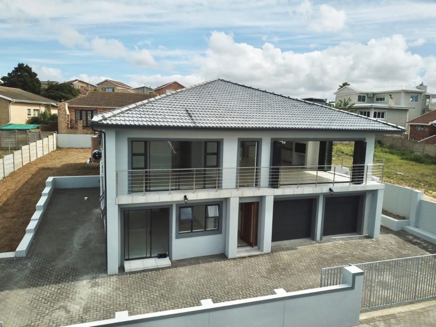 5 Bedroom Property for Sale in Wavecrest Eastern Cape
